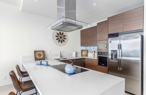 El Tezal Apartment | Ronival - Luxury 2 BR Condo + Views & BBQ Grill