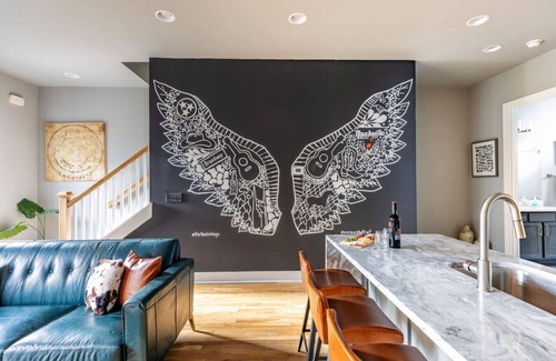 Haynes Area Apartment | Rooftop Bliss | Karaoke & Games | Near Broadway