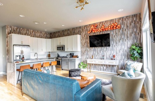 Haynes Area Apartment | Rooftop Bliss | Karaoke & Games | Near Broadway