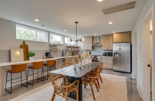 East Nashville House | Rooftop Fire Pit & Cocktail Bar ~ Skyline Views!