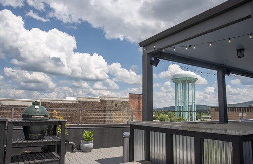 McMinnville House | Rooftop on Main Street, Downtown McMinnville