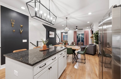 Murfreesboro House | Rooftop Relaxation in Downtown Murfreesboro