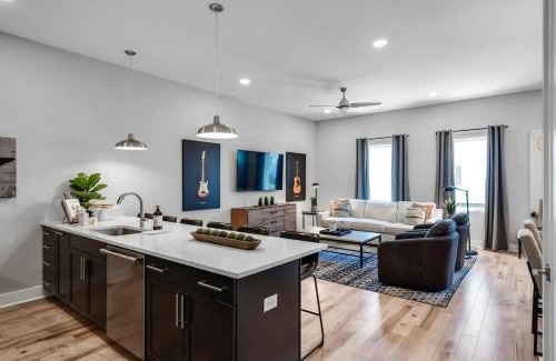 Nashville House | Rooftop Views - Hot Tub - Near Honky Tonks & Bars