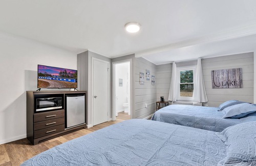 Houghton Lake Hotel | Room #2: Updated Suite w/2 Queen Beds