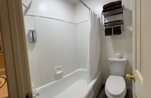 Harper Hotel | Room 26 - Standard Queen - Sleeps 2 - Harper Motel