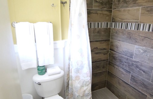 Topsail Beach Hotel | Room#301 Standard 2 Double Beds Pets Yes