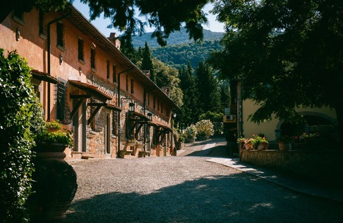 San Donato in Fronzano Apartment | Room '43 H Fattoria Degli Usignoli' with Shared Pool, Wi-Fi and Air Conditioning