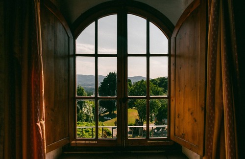 San Donato in Fronzano Apartment | Room '56 H Fattoria Degli Usignoli' with Shared Pool, Wi-Fi and Air Conditioning