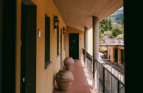 San Donato in Fronzano Apartment | Room '56 H Fattoria Degli Usignoli' with Shared Pool, Wi-Fi and Air Conditioning