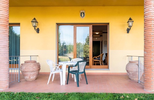 San Donato in Fronzano Apartment | Room '72 H Fattoria Degli Usignoli Doppia' with Shared Pool, Wi-Fi and Air Conditioning