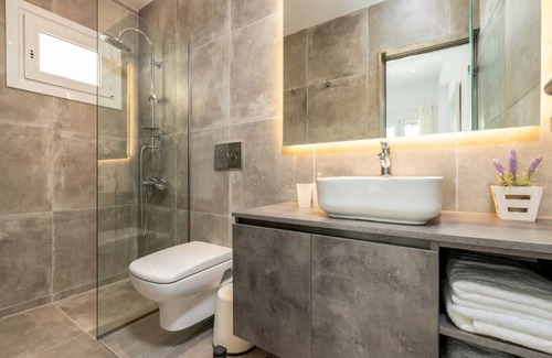 Paros Hotel | Room 8 @ Pelican Paros in the Old Town!