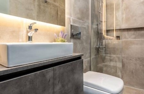 Paros Hotel | Room 9 @ Pelican Paros in the Old Town!