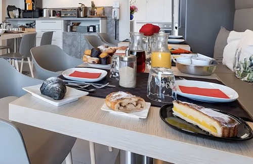 Ville del Monte Apartment | Room 'Camera 306 - Eco Del Garda' with Lake View, Shared Pool and Wi-Fi