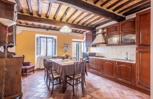 Montalcino Apartment | Room 'Camera Beige' - Beb del Musico with Private Terrace, Balcony and Wi-Fi