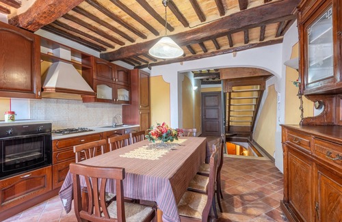 Montalcino Apartment | Room 'Camera Beige' - Beb del Musico with Private Terrace, Balcony and Wi-Fi
