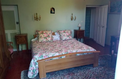 Brignoles Bed & Breakfast | Room 'Chambre Jules' with Mountain View, Shared Pool and Shared Terrace