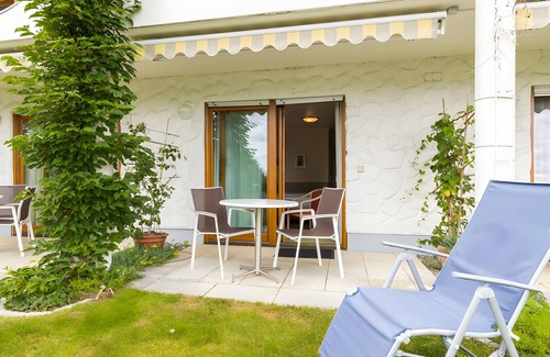 Gailingen Apartment | Room 'Doppelzimmer 3' with Mountain View, Private Terrace and Wi-Fi