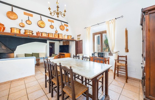 Puigpunyent Apartment | Room 'Habitación 5' with Mountain View, Shared Pool and Wi-Fi