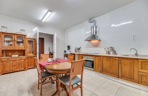 Guaro Apartment | Room 'Habitación 6' with Shared Terrace, Wi-Fi and Air Conditioning
