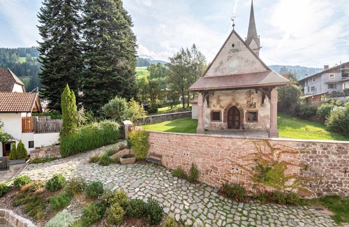 Sarntal Apartment | Room 'Hirschen Rosi' with Mountain View, Shared Terrace and Wi-Fi