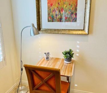 Summerlin House | Room in Cheerful 2-bed House - Shared bathroom