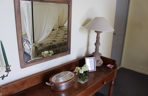 Cahuzac Bed & Breakfast | Room in Former Convent