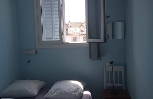6th Arrondissement Bed & Breakfast | Room in quiet, central apartment
