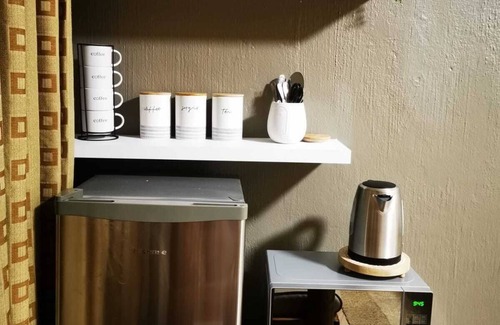 Greater Johannesburg Metropolitan Area House | Room-indulgent Escape, Jet Bath, Stunnin