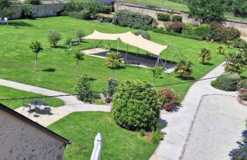 Fye Apartment | Room 'Le Meslay N°10 - Chambre 6 Pers' with Shared Terrace, Shared Garden and Wi-Fi