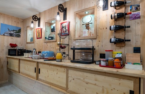 Vassieux-en-Vercors Apartment | Room 'Les Carlines 7' with Mountain View, Shared Terrace and Wi-Fi