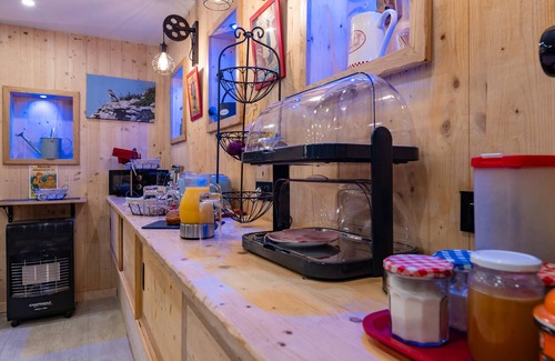 Vassieux-en-Vercors Apartment | Room 'Les Carlines 7' with Mountain View, Shared Terrace and Wi-Fi