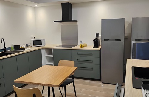 Salies-du-Salat Apartment | Room 'Room 7' with Shared Terrace, Wi-Fi, and Air Conditioning