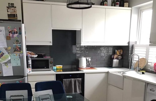 Cheam Apartment | Room to rent in Cheam village