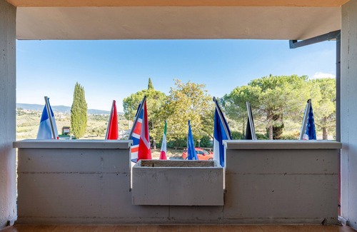 Cerreto Guidi Apartment | Room 'Tripla' with Shared Garden, Wi-Fi and Air Conditioning