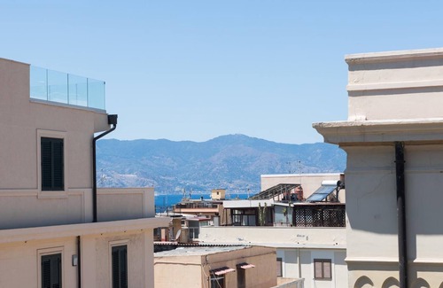 Reggio Calabria Apartment | Room with private bathroom in the city center.