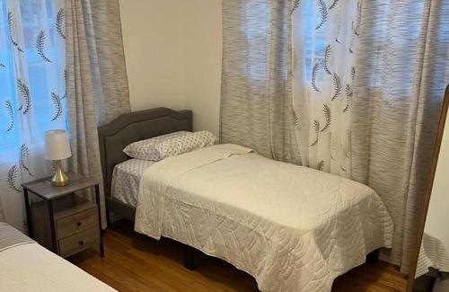 Inglewood House | Room1