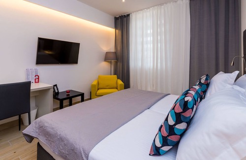 Gruz Hotel | Rooms 4 U