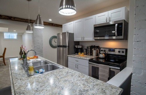 Bloomington Apartment | Roomy 3BR & 2BR Apartments near Universities