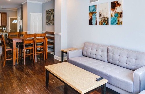 Graduate Hospital House | Roomy, 4BD/2.5Bth, Amazing Rooftop Deck and Large Patio