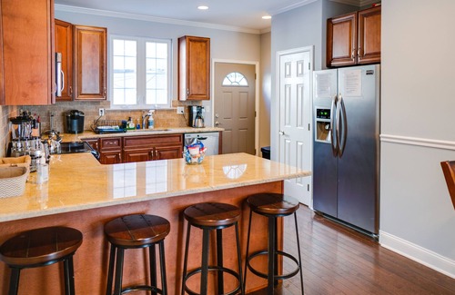 Graduate Hospital House | Roomy, 4BD/2.5Bth, Amazing Rooftop Deck and Large Patio