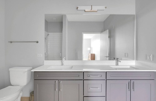 Arlington Heights Apartment | Roomy Arlington Heights 2BR w/ Gym & W/D, near I-90, by Blueground