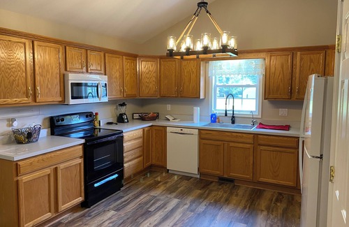 Jeffersonville - Clarksville House | Roomy home in River Ridge area of Jeffersonville