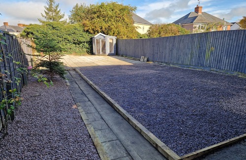 Swindon House | Roomy homes with big garden near Designer Outlet