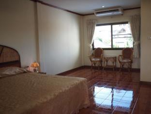 Thapae Hotel | Roongruang Hotel