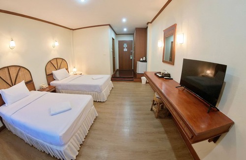 Thapae Hotel | RoongRuang Hotel