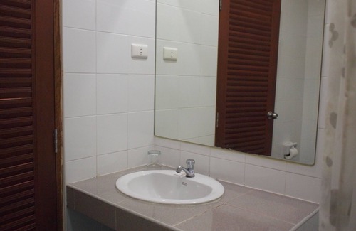 Thapae Hotel | RoongRuang Hotel