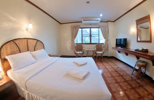 Thapae Hotel | RoongRuang Hotel