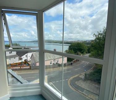 Goodwick Hotel | Rose and Crown Hotel & Hope and Anchor Bar