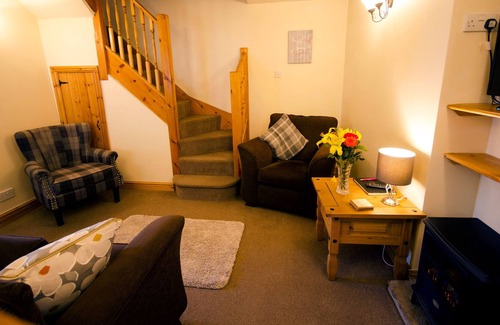 Sparrowpit Cottage | ROSE BARN, pet friendly, character holiday cottage in Sparrowpit