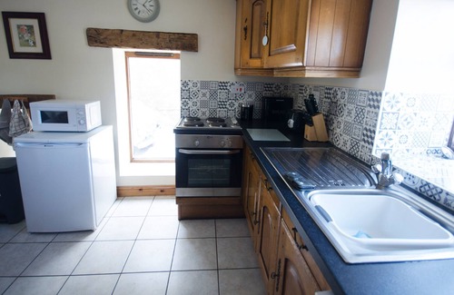 Sparrowpit Cottage | ROSE BARN, pet friendly, character holiday cottage in Sparrowpit